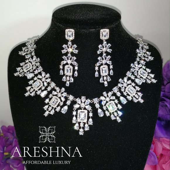 Magestic Diamond Bridal Jewelry Set Necklace and Earrings - Picture 8 of 11